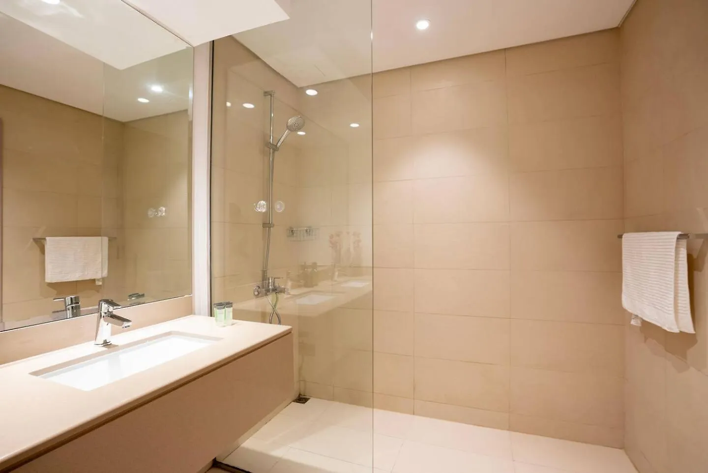 2Br Luxurious Apt At Yas Island Abu Dhabi