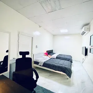 Dom wakacyjny Private 2bedroom With T&b And Kitchenette Near International Airport, Abu Zabi