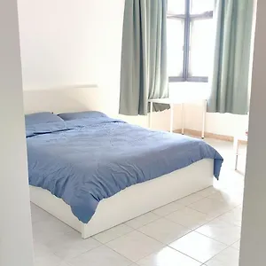 Ms. Zhang's Flat 303 Абу-Даби